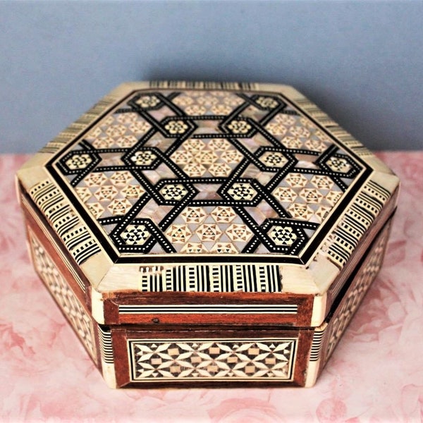 Mosaic Inlay Wood Box Marquetry Design Inlaid Mother of Pearl Hinged Lid Keepsake Jewelry Storage Trinket Box Artisan Hand Crafted Vintage