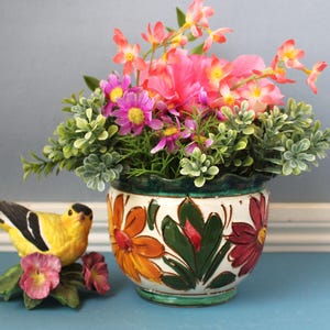 Jardinière en poterie artisanale vintage : motif floral peint à la main, pot de fleurs émaillé