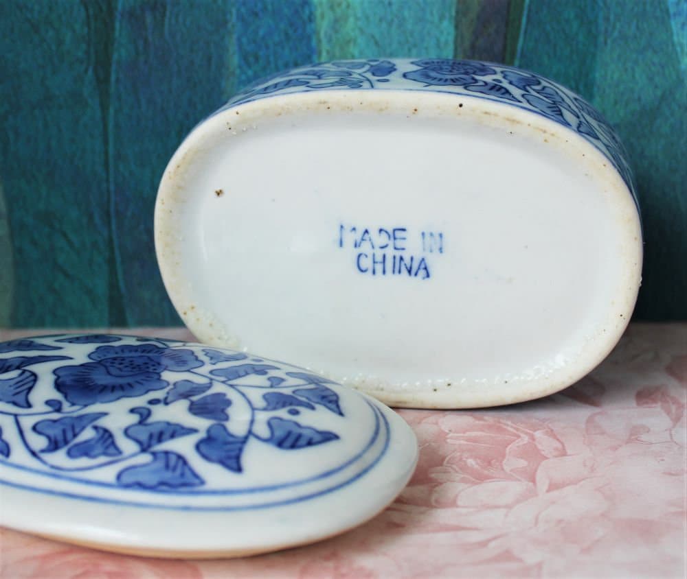 Chinese Ceramic Box W/ Lid, Oval Shape Blue & White Jewelry