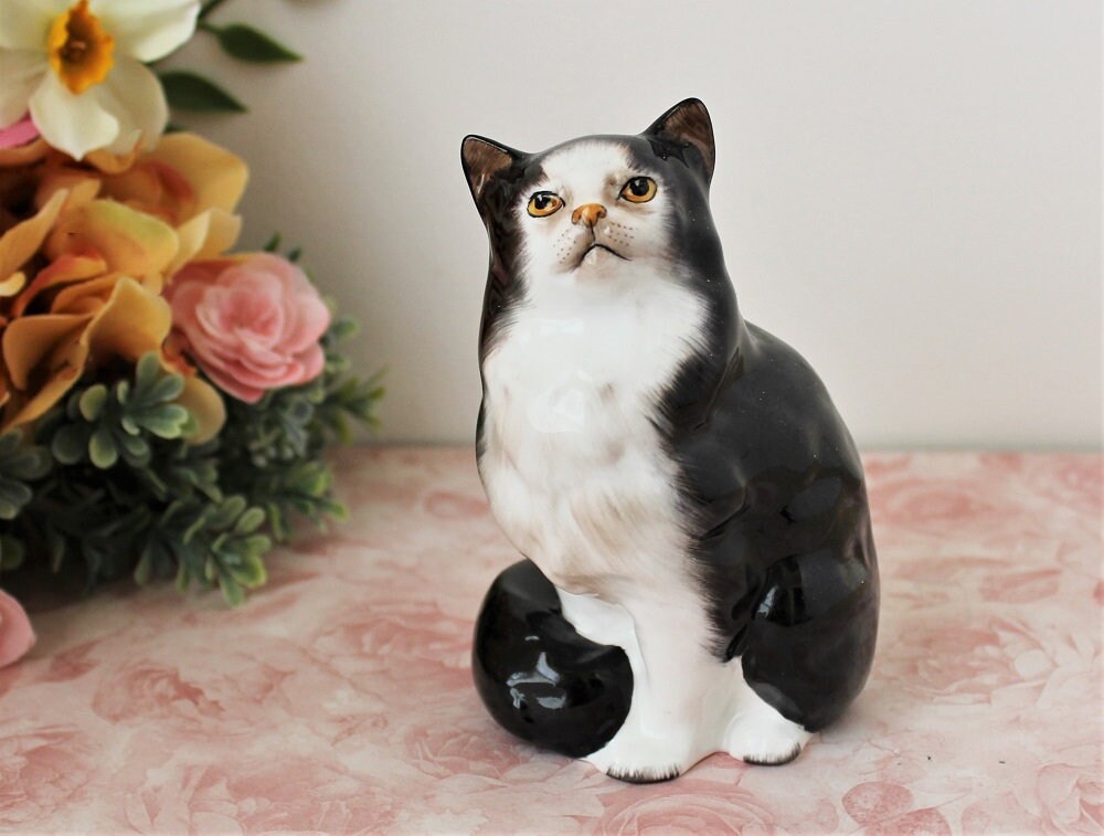 ヴィンテージ ロイヤルドルトン 猫の置物 HN999：磁器製ペルシャ子猫像