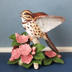 Vintage LENOX Song Sparrow Figurine: Fine Porcelain Garden Bird Statue