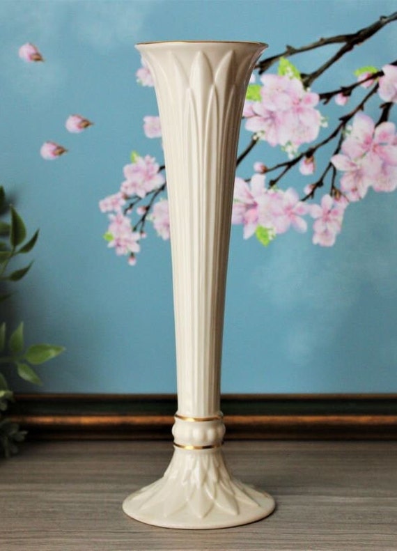 アメリカ　LENOX 製　白いセラミック花瓶 フローラルデザイン アメリカ LENOX 製 白いセラミック花瓶 フローラルデザイン - メルカリ