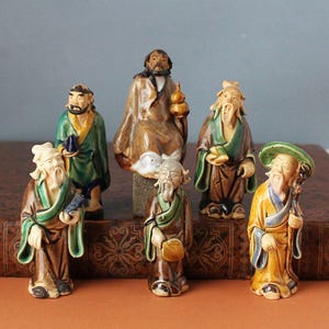 Pequeñas figuritas de hombre de barro: Miniaturas de cerámica china Shiwan de 7 a 9 cm de altura, estatuas antiguas de colección.