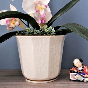 Vintage LENOX Cachepot: Porcelain Jardinière Vase with Raised Ivy Motif