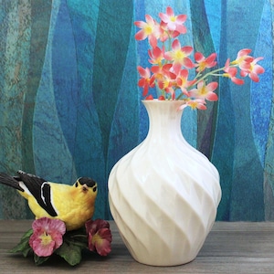Vintage LENOX Bud Vase: Ivory Porcelain with 24K Gold Trim