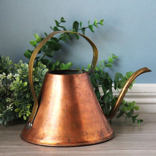 Copper Watering Can Vintage Curved Spout Tapered Shape Spout Brass Handle Metal Hand Made Copper Watering Pot Indoor Outdoor Garden Décor