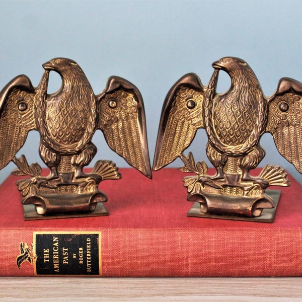 Paire de serre-livres aigle américain, laiton massif, serre-livres en métal pygargue à tête blanche, statuette d'oiseau, décoration d'étagère, lot de 2 serre-livres vintage