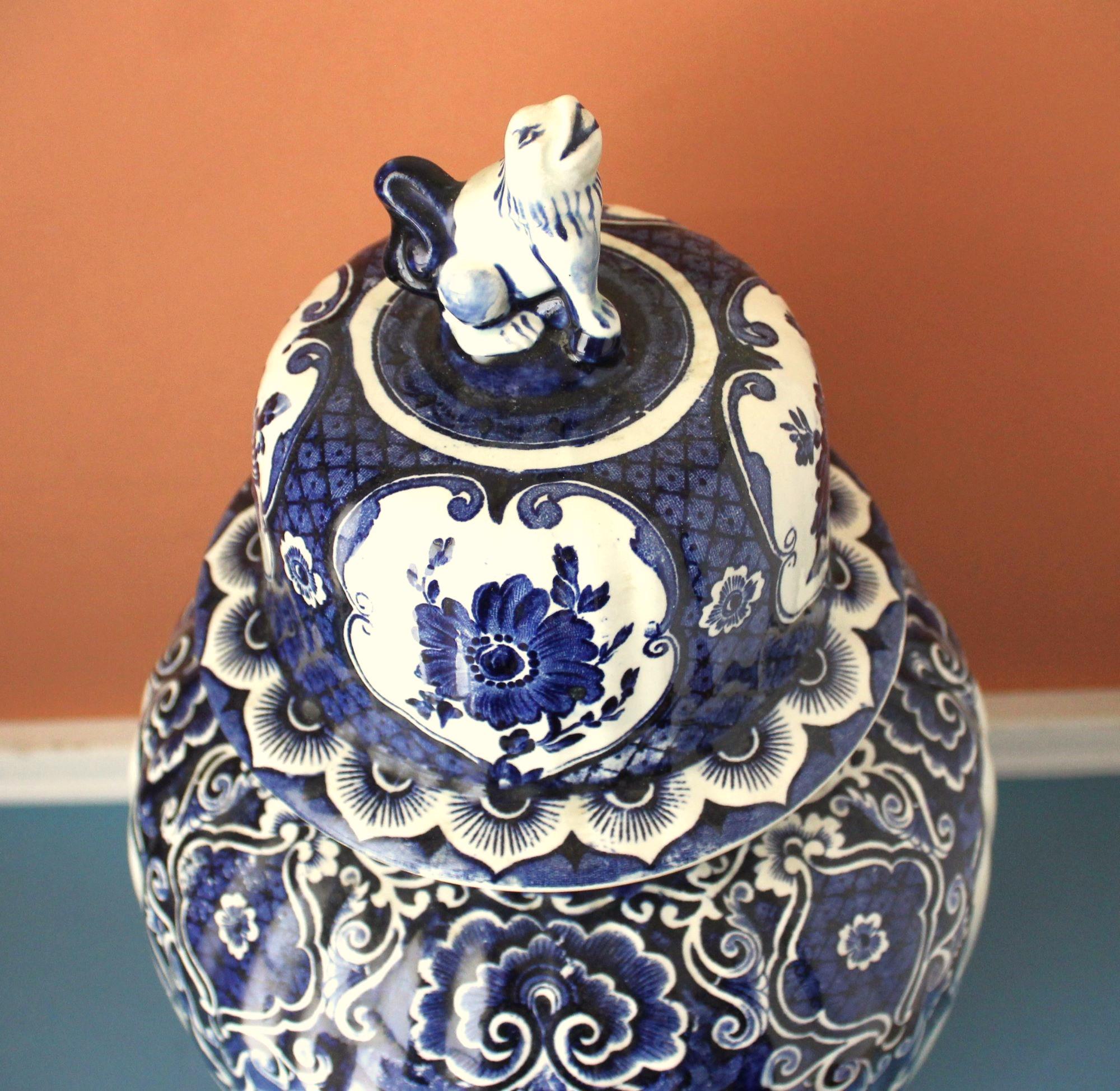 デルフトブルー ジンジャー；ロイヤルスフィンクスのフ−ドック壷、花