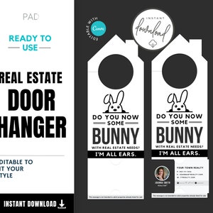 Op de afbeelding: Een printbare makelaarsdeurhanger met een konijn dat uit een gat kijkt met de tekst "Do you now some bunny? With real estate needs? I'm all ears." De deurhanger is bewerkbaar en bevat ruimte voor een visitekaartje van een makelaar.