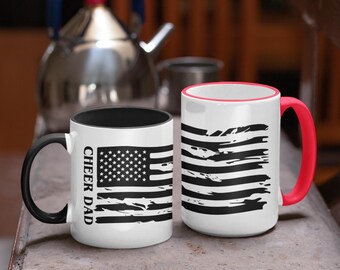 Taza de café con diseño de bandera estadounidense "Cheer Dad"
