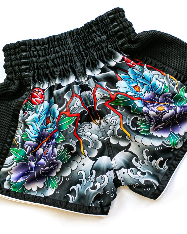 Japanese Red Geometric Print Pattern Muay Thai Boxing Shorts main image 1
