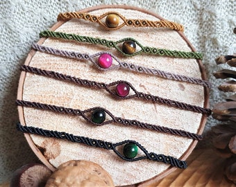 Pulsera macramé con ojo de tigre, pequeña y discreta