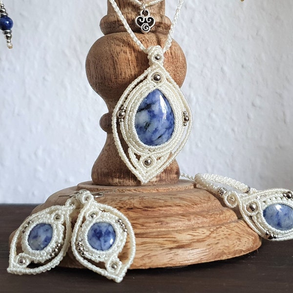 “Crete” jewelry set, earrings, necklace, choker & bracelet made of macrame with sodalite