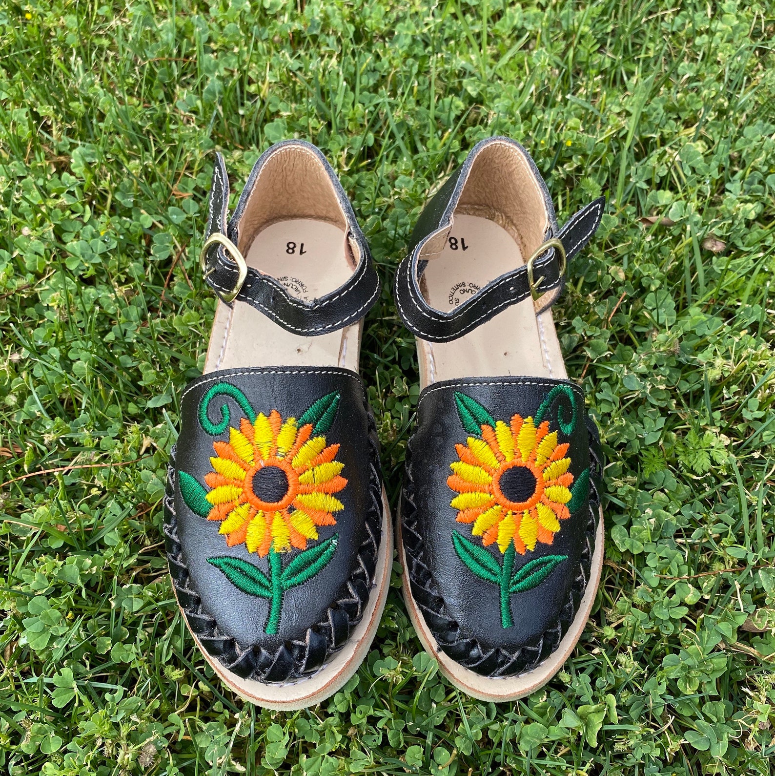 huaraches with sunflower