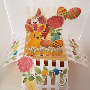 Carte de Pâques pop-up 5 x 7, lapin, Pâques, oeufs, fleurs, coeur, clôture, feuilles,