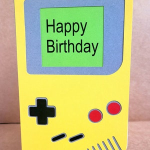 Carte de jeu vidéo de joyeux anniversaire, intérieur vierge, jaune, portatif, rouge, gris, invitation, anniversaire, ami, famille, enfant, joueurs