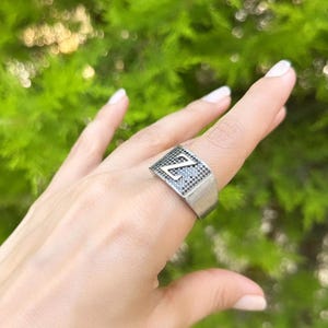 Anillo con inicial personalizada para hombre, anillo con letra personalizada en plata 925, regalo para esposo, papá o novio, anillo con monograma grabado.