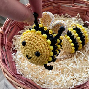 Rotating pony beads on bee legs and antennas