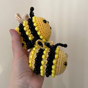 Bead placement in crochet bee legs and antennas