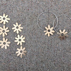 DAISY CHAIN earring image 2