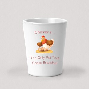Pollos La única mascota que hace caca desayuno shot glass - 1.5oz white ceramic shot glass