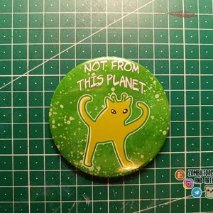 Alien cat button 75 mm, meme funny