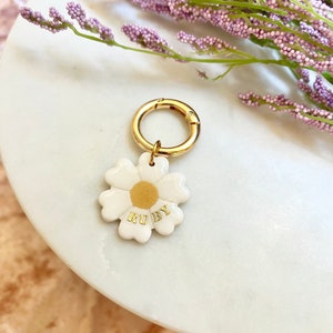 Médaille marguerite, Médaille florale pour chien, Médaille pour animal de compagnie personnalisée, Médaille en argile, Collier