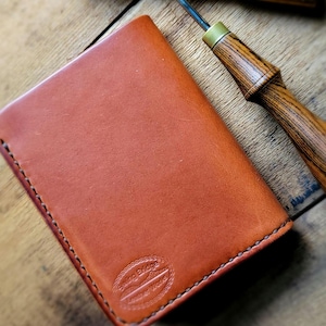 Cartera de cuero de tres pliegues Horween English Tan Billetera tradicional con clip para billetes Regalo de cumpleaños Regalo de aniversario Personalizado Hecho a mano EE. UU.