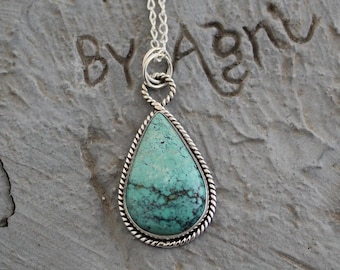 Collar de turquesa en plata de ley, joyería de diseño con gema en forma de pera, piedra natal de diciembre, regalo hecho a mano para ella.