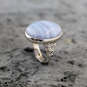 Anillo de ágata de encaje azul hecho a mano: estilo bohemio en plata de ley