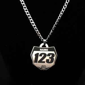Collier de plaque d&#39;immatriculation de moto tout-terrain en titane avec graphismes personnalisés