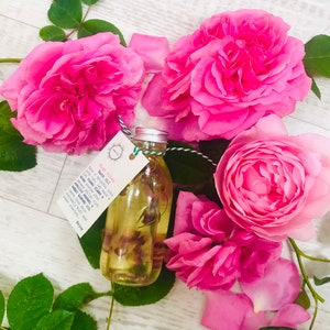 Rose & Ylang Ylang Aromatherapy Bath/Body Oil, with Camomile and Rose Buds Spa Gift. image 4