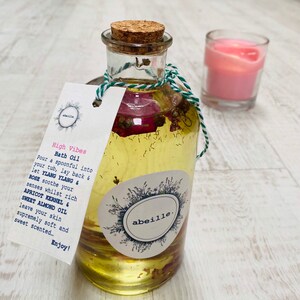 Rose & Ylang Ylang Aromatherapy Bath/Body Oil, with Camomile and Rose Buds Spa Gift. image 7