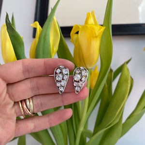 Vintage diamanté clip earrings. Tear drop shape
