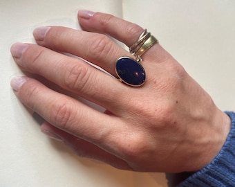 Lapis Lazuli ring, solid 9ct gold.