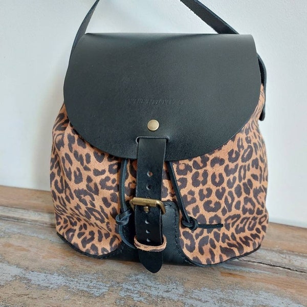 Sac bourse en cuir / Sac Bandoulière / leopard/ France / Fait main / Cadeau/