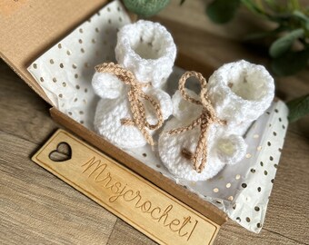 White Gender reveal booties. crochet baby boots. handmade baby shoes. baby gift. gender neutral. baby shower.  teddy bear.