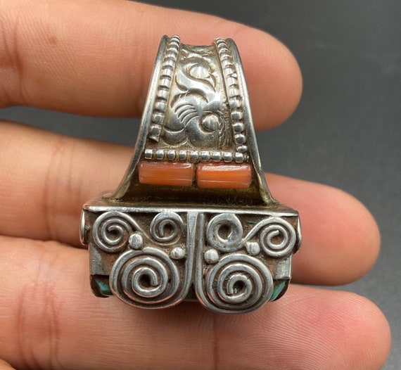 Extremely Excellent handcrafted unique piece very… - image 8