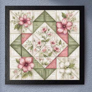 Könnte beinhalten: Quadratischer gerahmter Kunstdruck mit Blumen. Das Kunstwerk zeigt ein quiltartiges Design mit rosa und weißen Blumen, grünen und rosa geometrischen Formen und einem neutralen Hintergrund. Der Rahmen ist schwarz.
