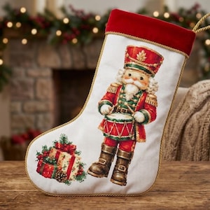 Kerstsok borduurpatroon – Notenkraker kerstsok telpatroon (PDF) – Traditionele decoratie & erfstuk ornament
