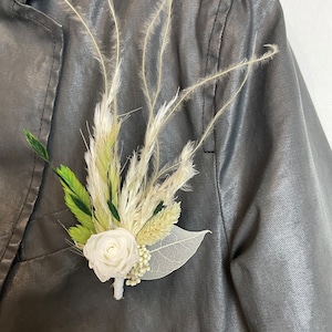 Sage Ivory Groom Boutonnière, Boho Groomsmen Boutonnière, Groom Flower Pin , Preserved Rose Boutonnières