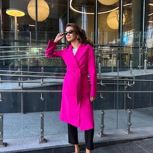 Abrigo de lana fucsia con cinturón para mujer