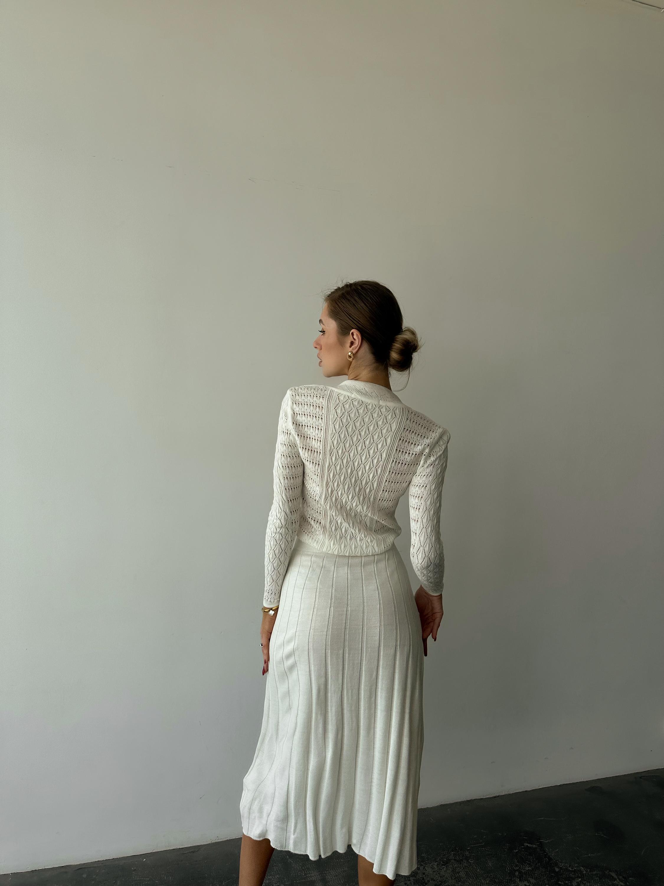 White Openwork Knit Midi Dress with Long Sleeves and Pleated Skirt White Openwork Knit Midi Dress with Long Sleeves and Pleated Skirt