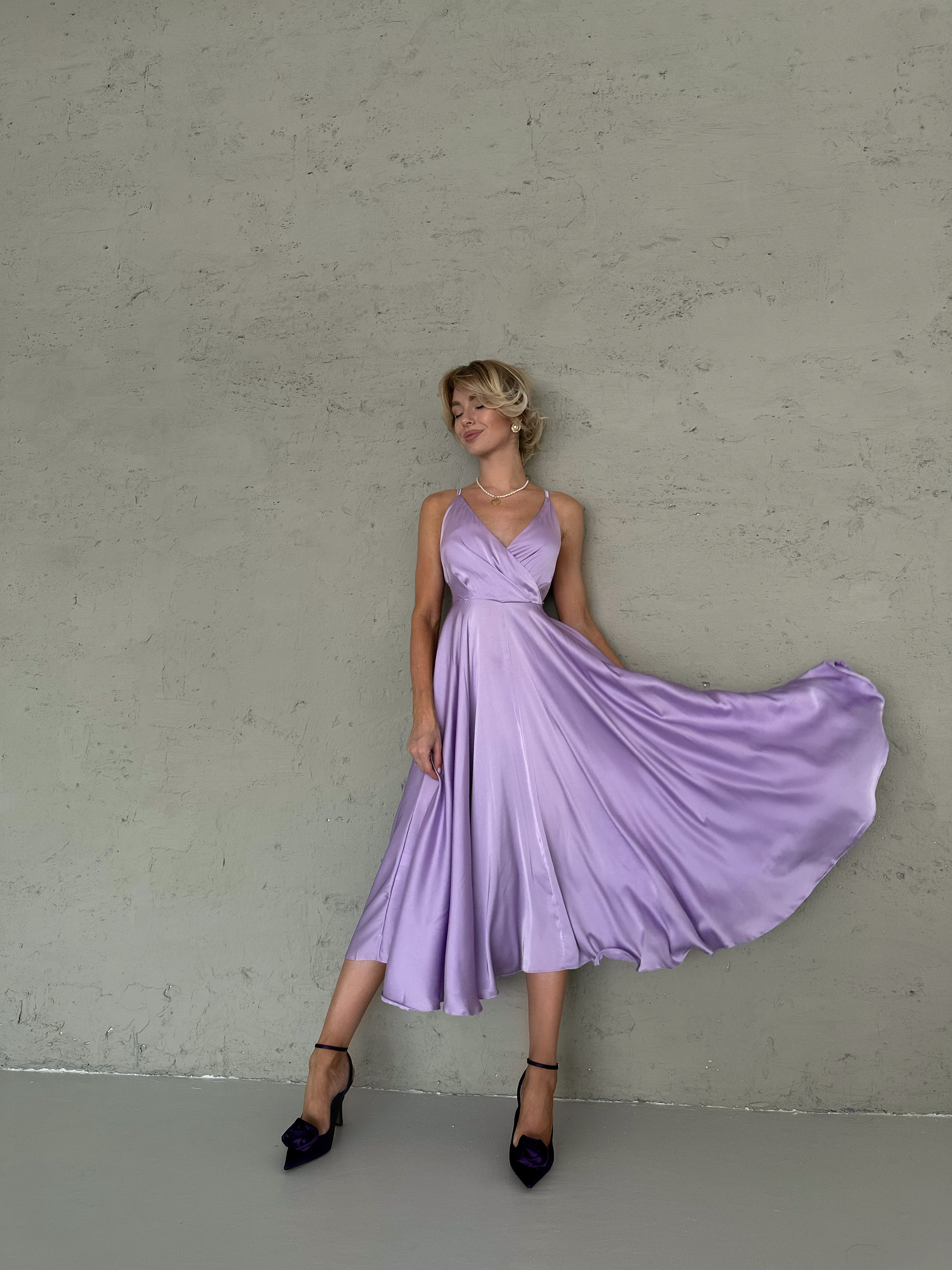 pastel purple silk dress light purple satin dress Long Lilac Satin Prom Dress With V-Neck Detail And  Open Back-parroquiadesanalbertomagno.com