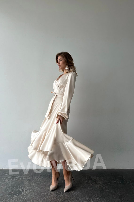 Champagne zijden omslagjurk zijden omslag midi jurk elegante zijden omslagjurk met lange mouwen ivoor gerechtsgebouw trouwjurk zijde schakingsjurk Etsy Nederland
