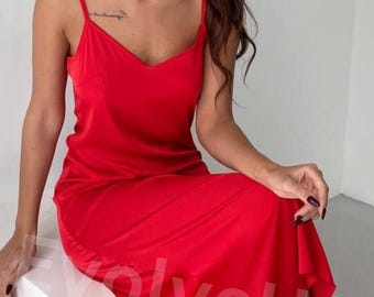 Slipdress van rode zijdemix, midi-hemd, verstelbare bandjes