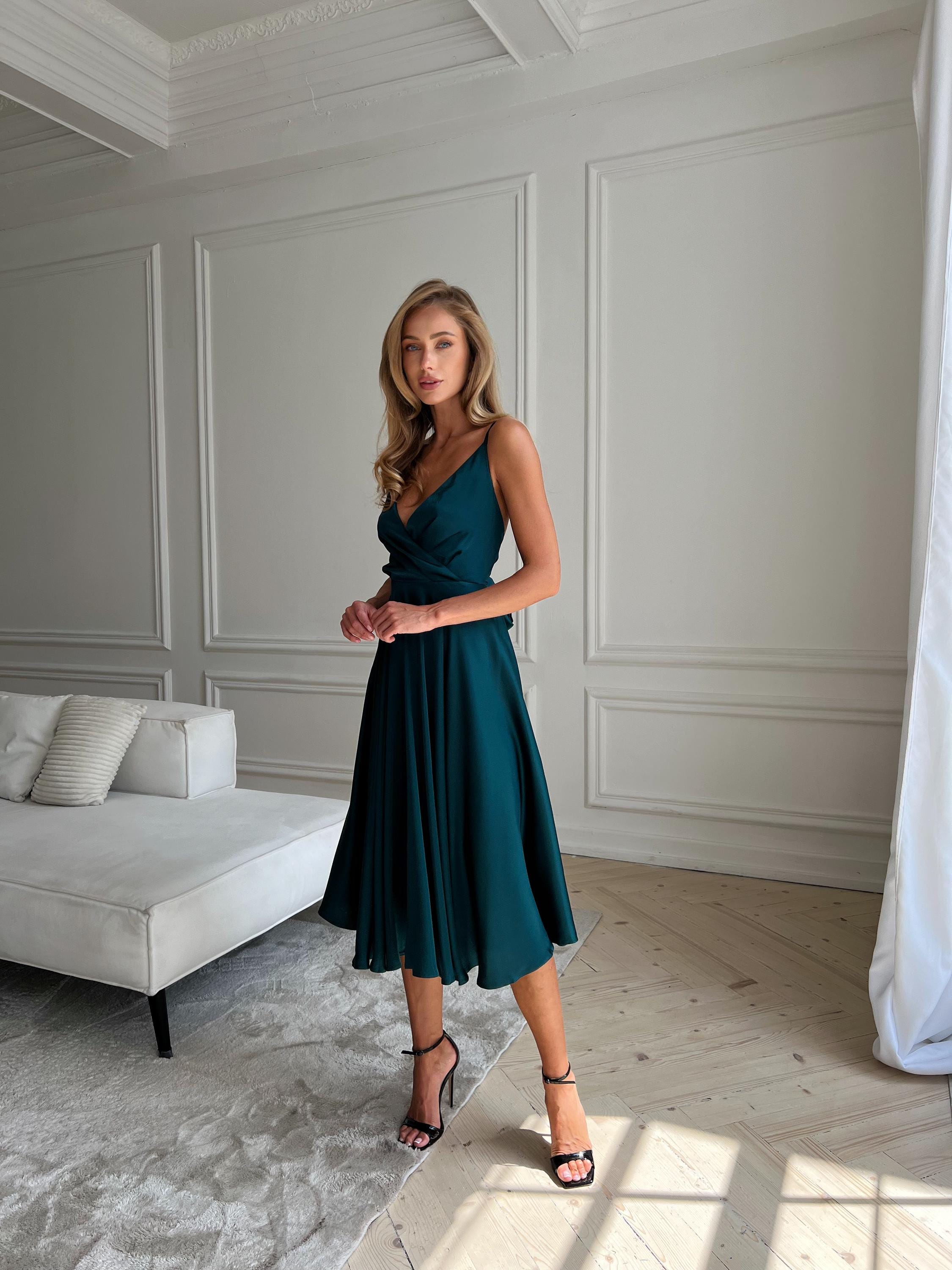 emerald green midi slip dress Emerald green midi satin slip dress 'Majestic' – Serena Silueta