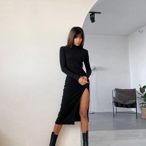 Black Ribbed Knit bodycon dress for women, Black minimalist dress for spring, Black ribbed knit midi dress with side slit
