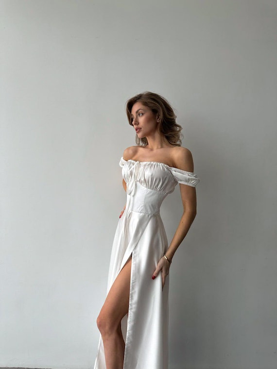 パーティードレス Silk Duchesse Mid-length Dress Tall Bridesmaid Satin Strappy Maxi Dress | boohoo