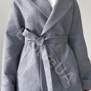 Hellgrauer Langer Winter Fischgrät Mantel für Frauen, Wolle Wickel Wintermantel mit Gürtel für Frauen, Eleganter und stilvoller Langer Wollmantel Damen